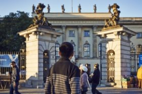 In front of the university © Ziegert/DAAD